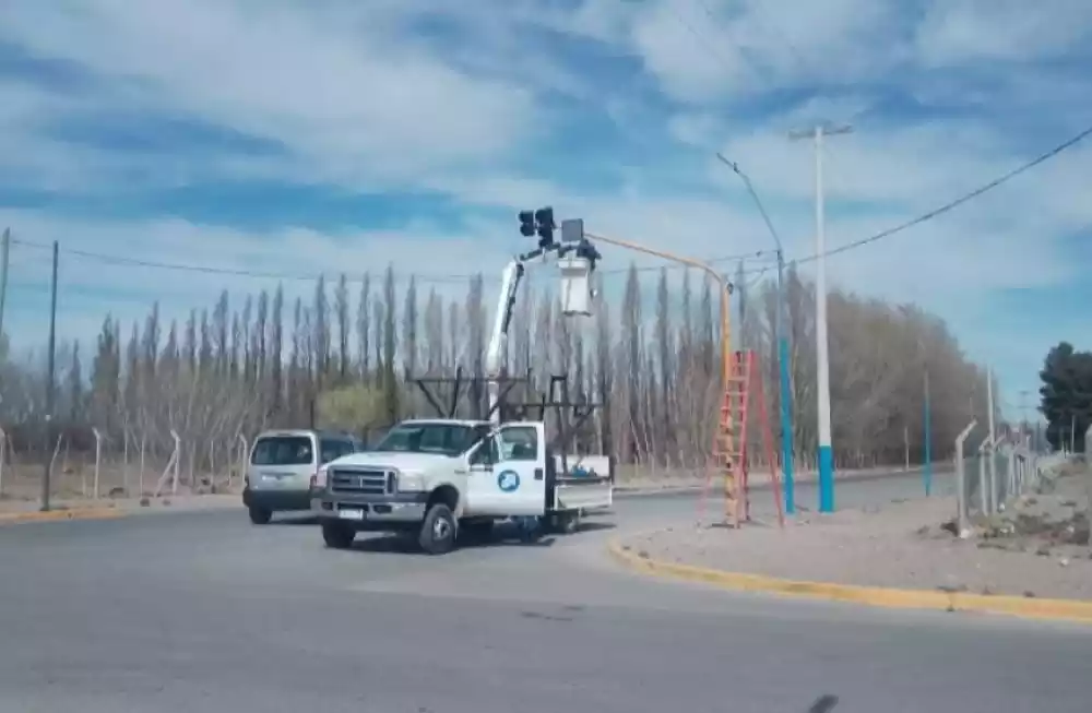 semaforo evita y avenida roca general roca